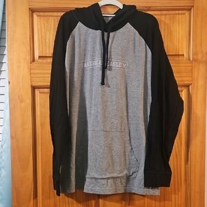 American Eagle Outfitters Men's Black and Gray Raglan Hoodie